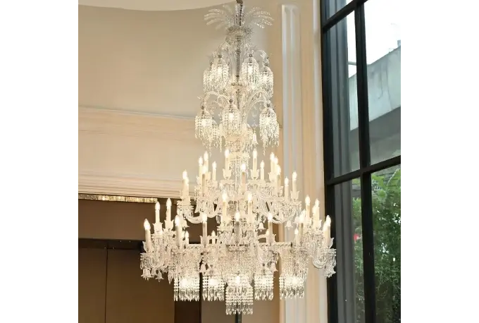 Professional packing with high-resistance protections to guarantee the integrity of each piece of furniture.